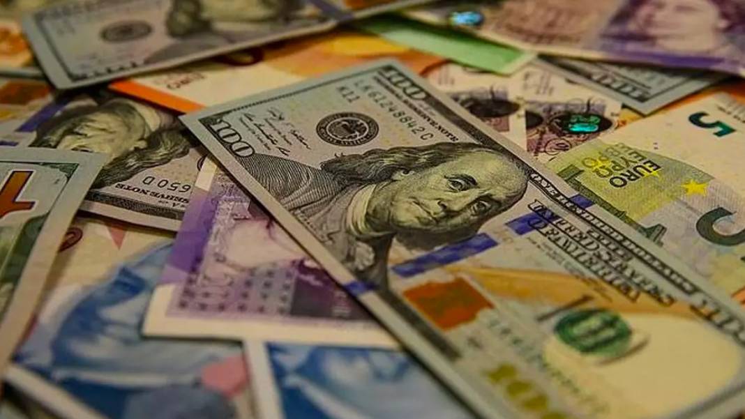 Dolarda 8 lira depremi. Yıl sonunda yeni rekor belli oldu 7